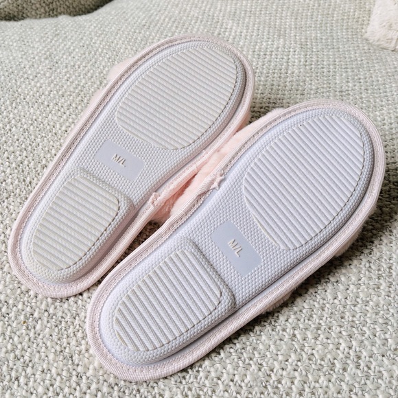 Splendid Faux Fur Crisscross Slippers Size M/L - Picture 7 of 7